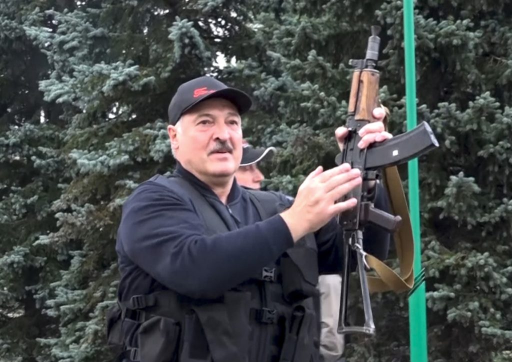 Экскурс в прошлое. Политика. 51. “Нам отступать некуда” и “мы пленных не берем”