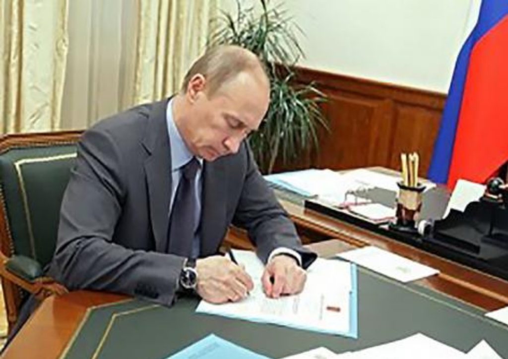 Экскурс в прошлое. Политика. 51. Путин усугубляет цензуру в стране.
